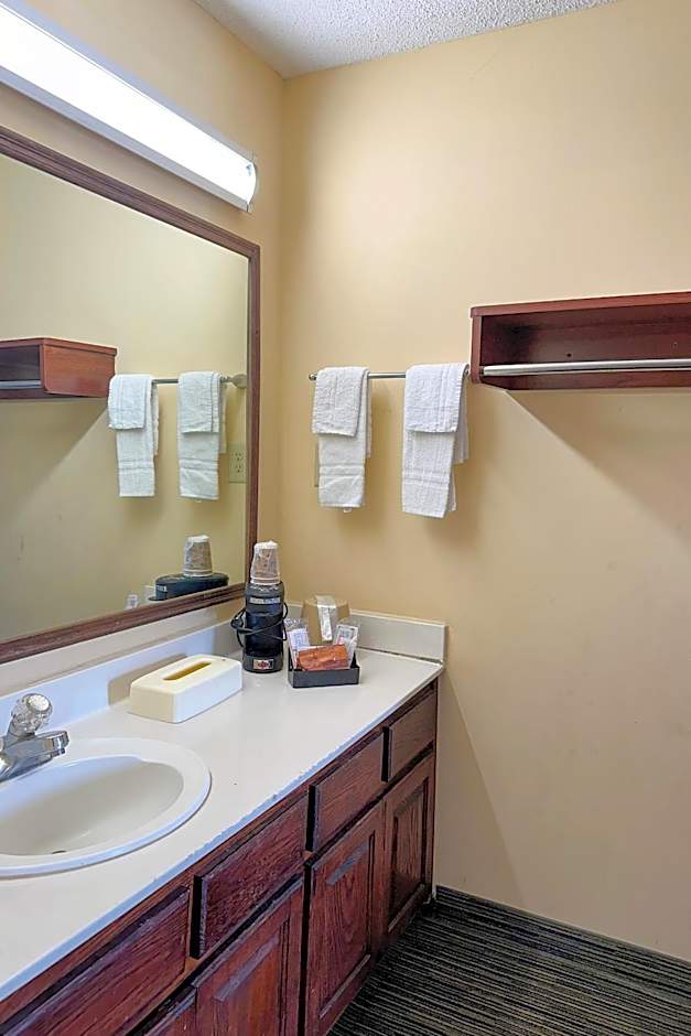 Bonita Lakes Inn by Capital O Meridian I20