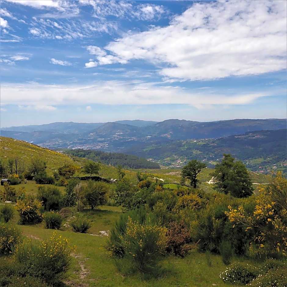 Mountain Log Cabin O Lobo