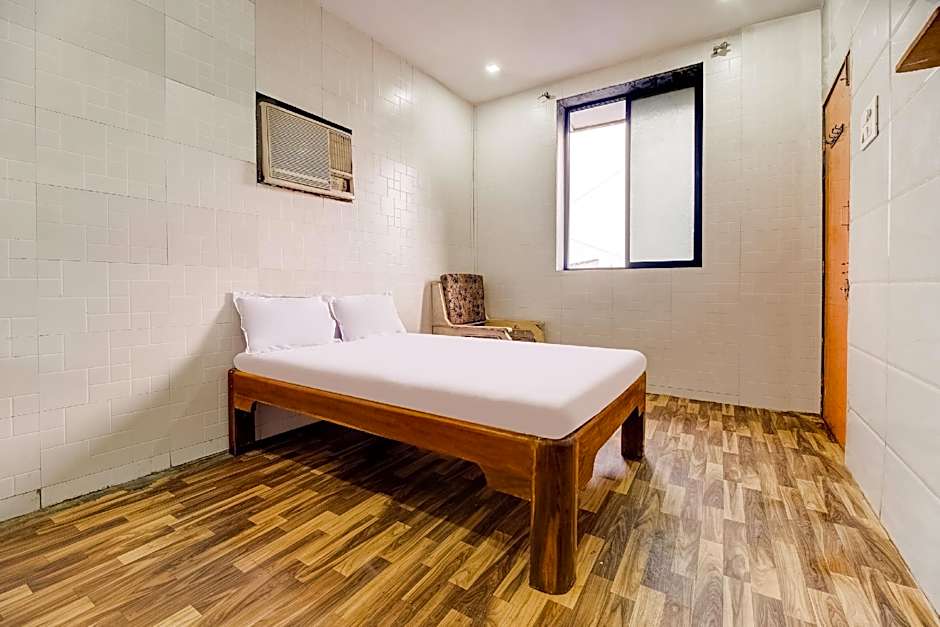 Sargam Lodging And Boarding by OYO Rooms – Bombay/ Mumbai, KY