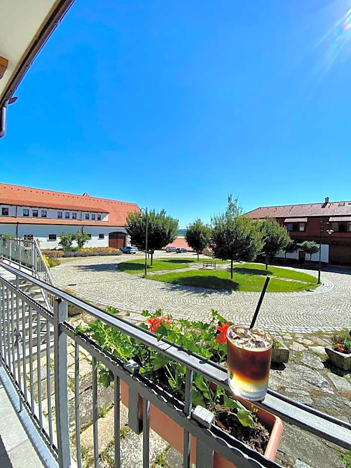 Hotelový a jezdecký areál Dvůr Krutěnice