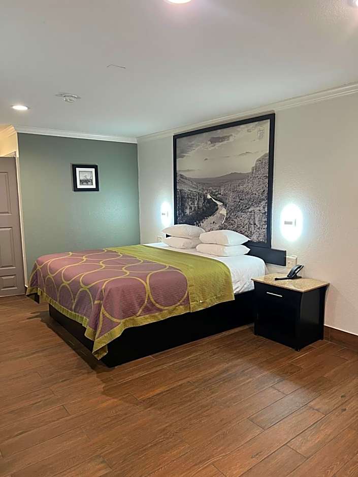 Super 8 by Wyndham McAllen/Downtown