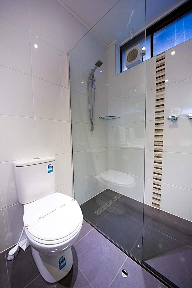 Sandown Regency Hotel & Apartments