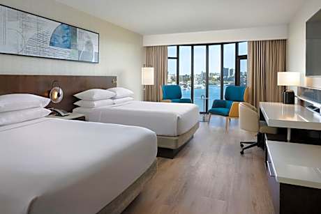 Deluxe Queen Room with Water View