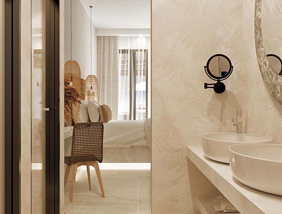 Delfini Beach Hotel & Suites