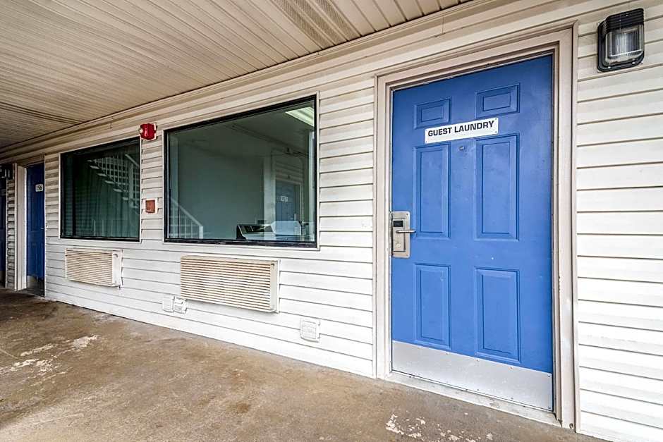 Motel 6-Anniston, AL