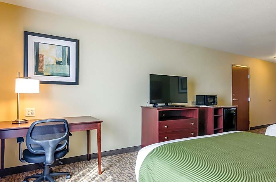 Cobblestone Hotel & Suites - Torrington
