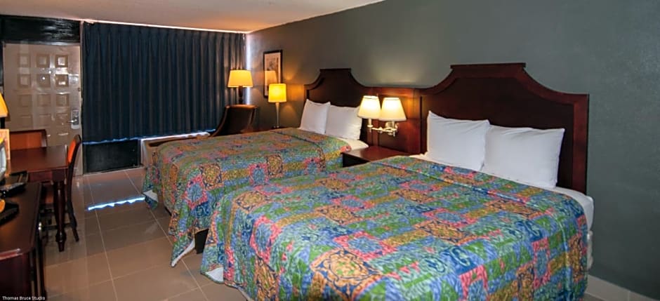 Express Inn & Suites - 5 Miles from St Petersburg Clearwater Airport