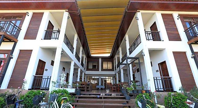 Norn Nab Dao Rimkhong Hotel