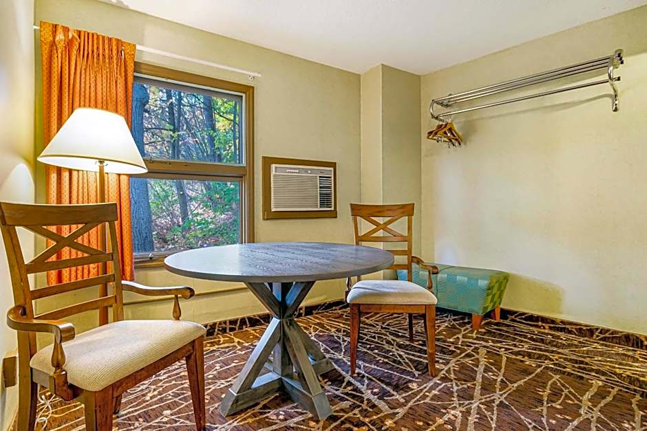 Super 8 by Wyndham Lake George/Downtown