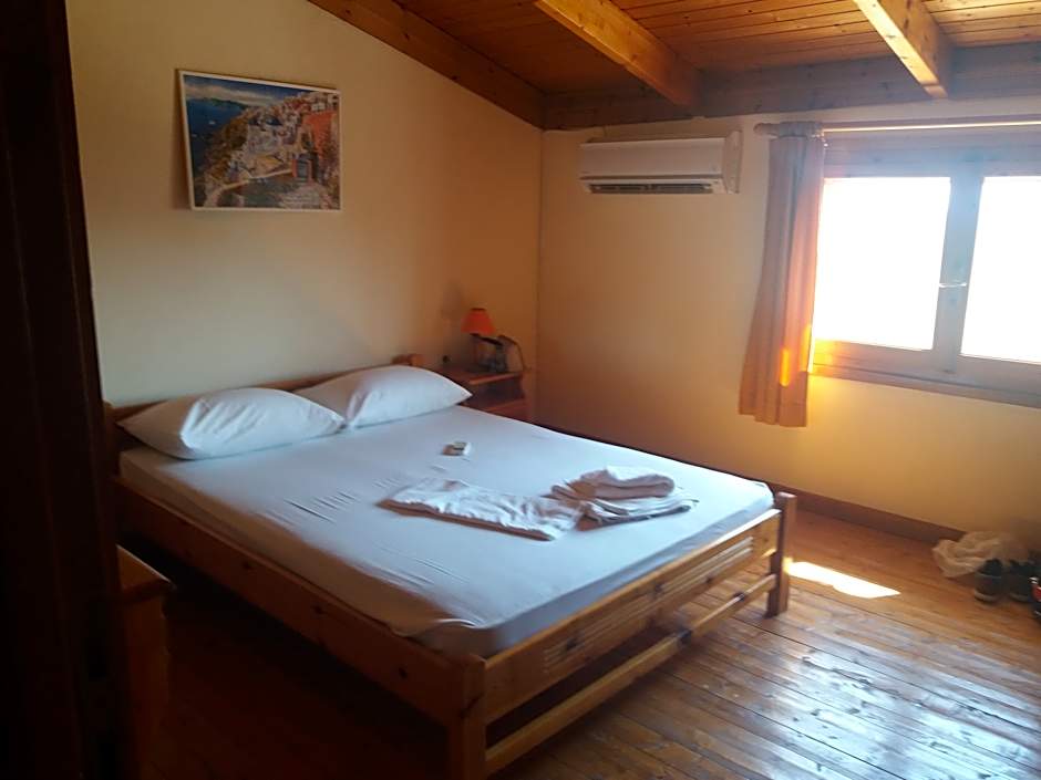 Pythos Studios & Appartments