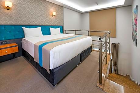 Duplex Suite with 1 Queen Size Bed and Sofa