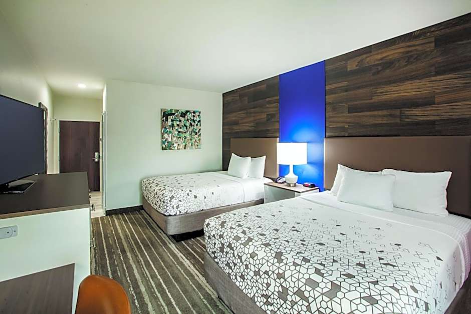 Photo 1 of 4 of 2 Queen Beds