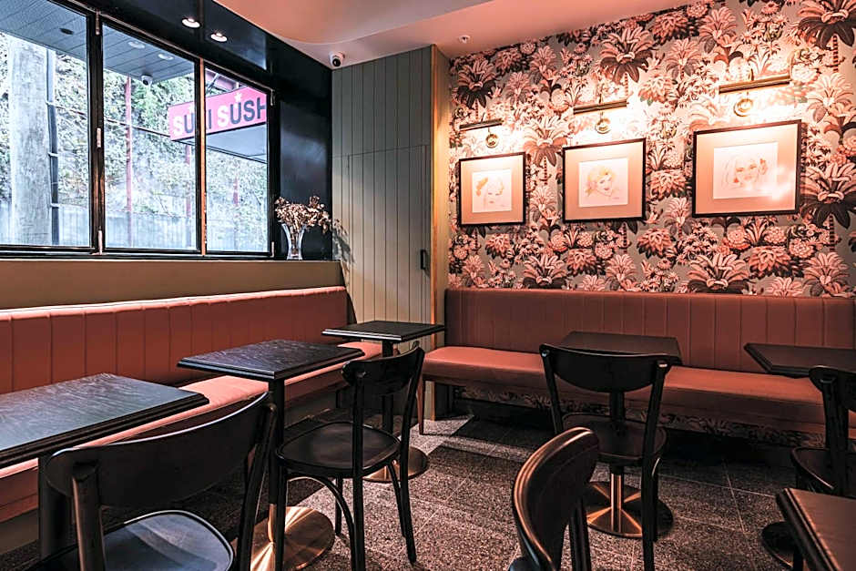 The Sarah by Urban Rest