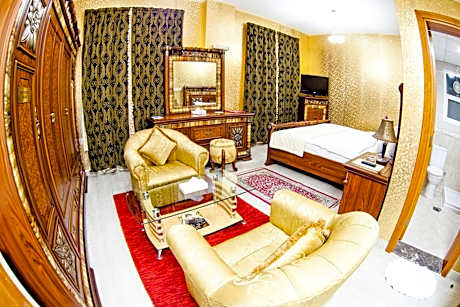 Deluxe Studio