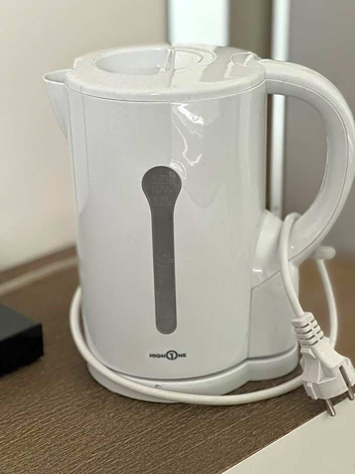 KYRIAD ORANGE Centre Ville - HOTEL RESTAURANT BAR - Galerie d'Art des Princes - Provence Alpes Côte d'Azur - France - Proche A7-A9 - exit21- Châteauneuf-du-Pape Avignon Bollene Nimes Valence - 24h-24h