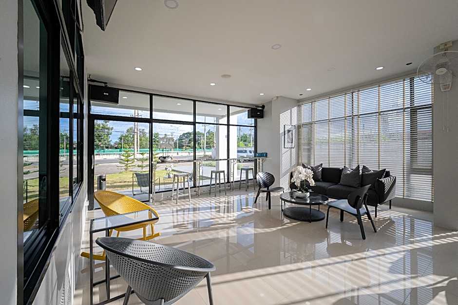 C2U Hotel Uthai Thani