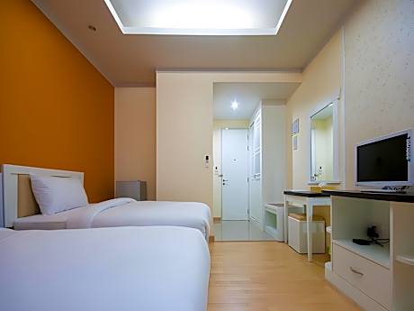 Standard Twin Bedroom