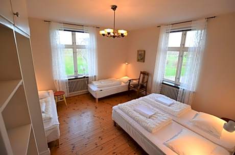 Quadruple Room with Shared Bathroom