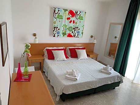 One-Bedroom Apartment and Sea View