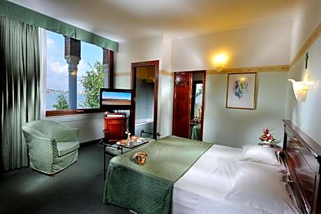 Double Room with Lagoon View