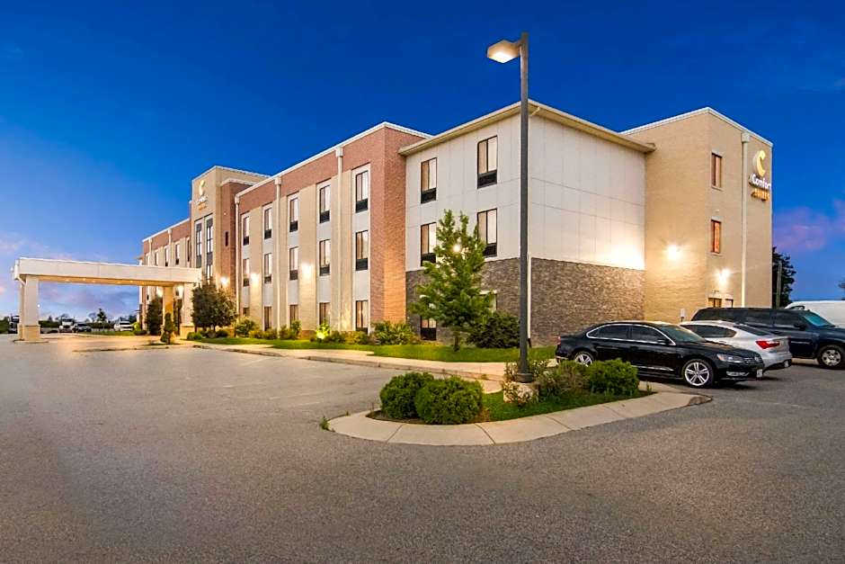 Comfort Suites Rensselaer near Fair Oaks
