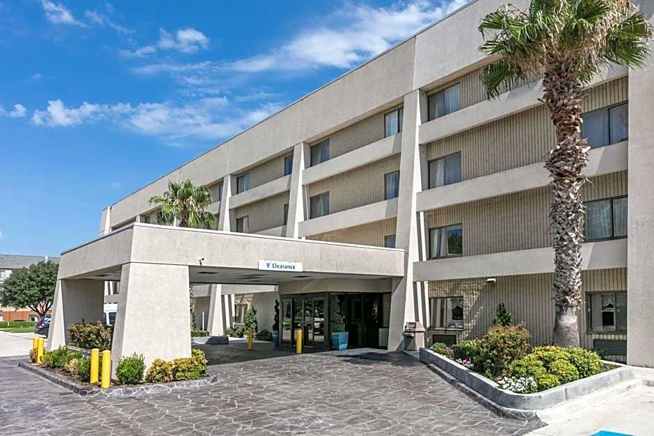 Baymont by Wyndham Arlington At Six Flags Dr