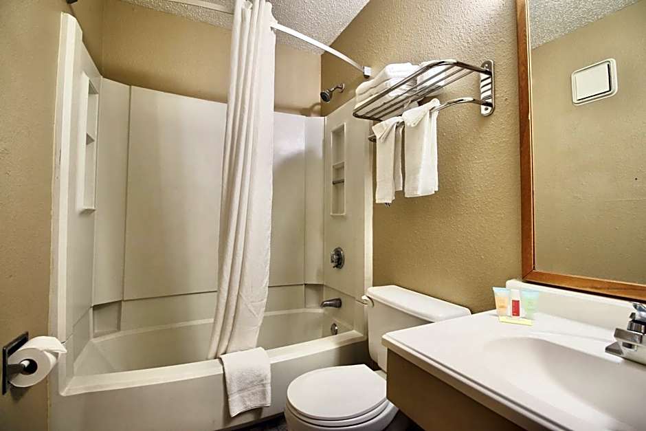 Super 8 by Wyndham Kenosha/Pleasant Prairie