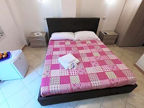 Deluxe Room (2 Adults + 1 Child)