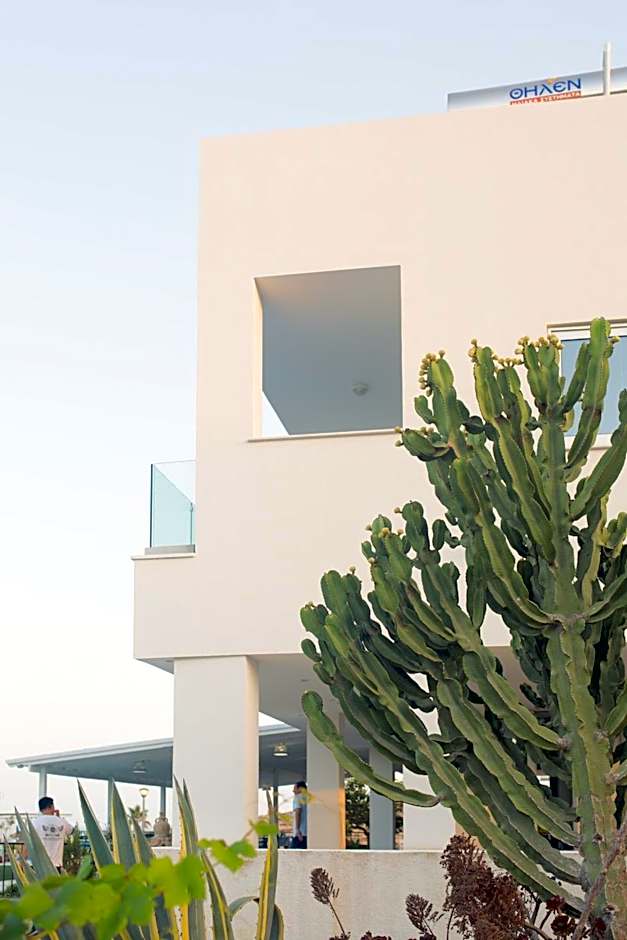 Christopher's Sandy Beach Suites