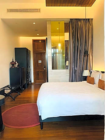 Deluxe King Room with Lake View