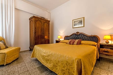 Triple Room with Shared Bathroom