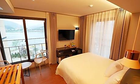 Suite with River View