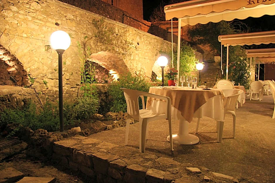 Logis Hotel Restaurant Les Geraniums