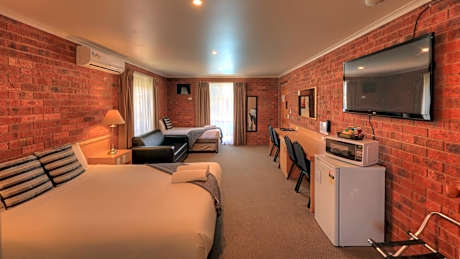 Queen Room with Spa Bath