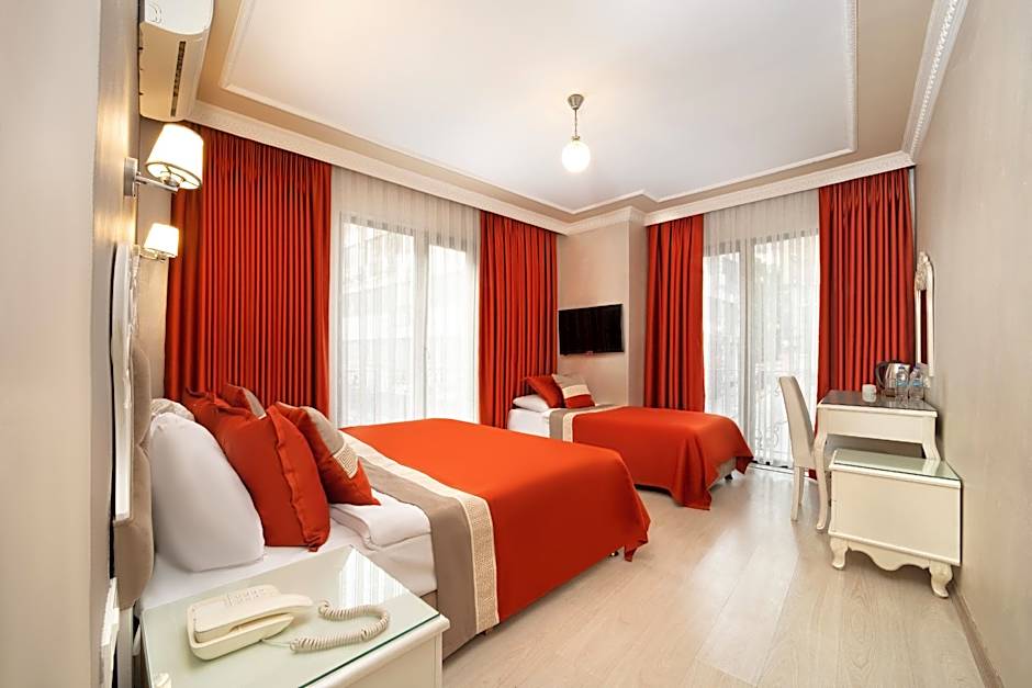 DELUXE NEWPORT HOTEL