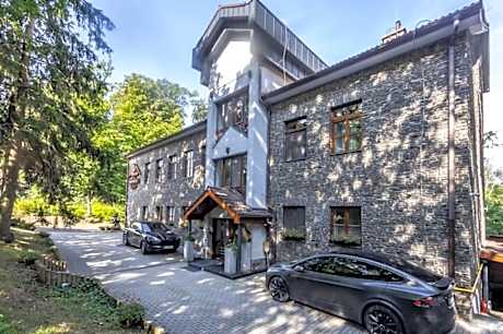 4 Évszak Hegyihotel