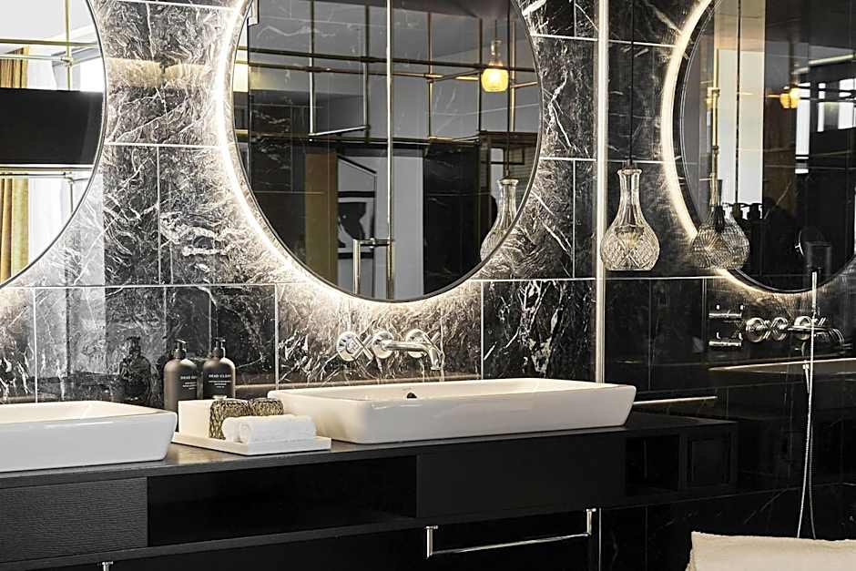 Roomers Munich, Autograph Collection by Marriott