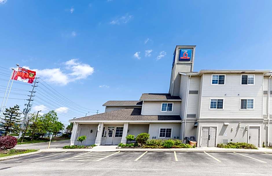 Studio 6 Toronto - Mississauga