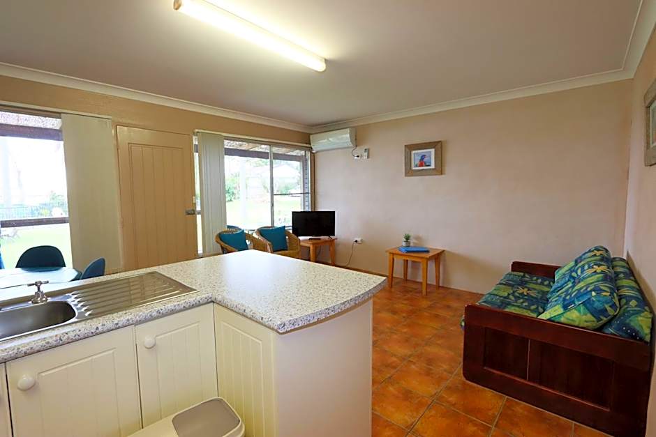 Lake Edge Apartments