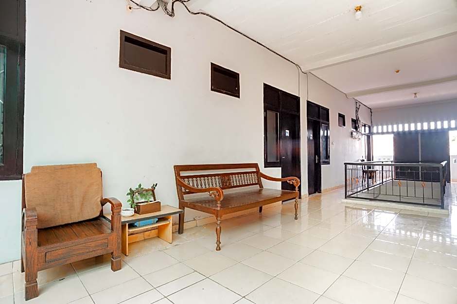RedDoorz near Margonda Raya