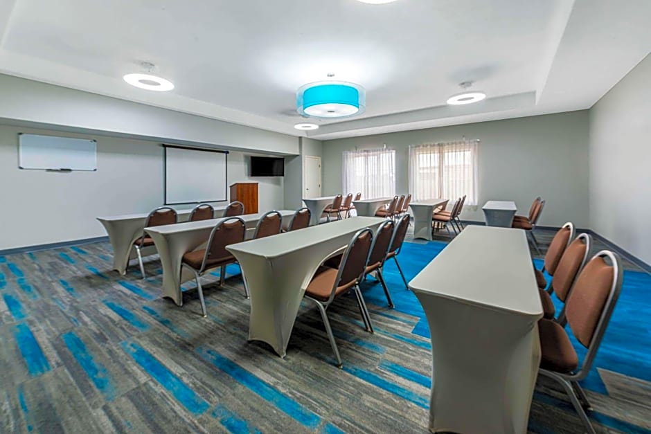 La Quinta Inn & Suites by Wyndham Orange
