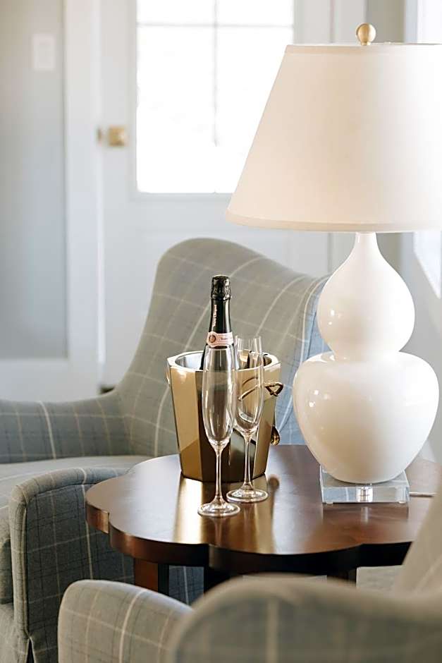 The Oaks Waterfront Hotel