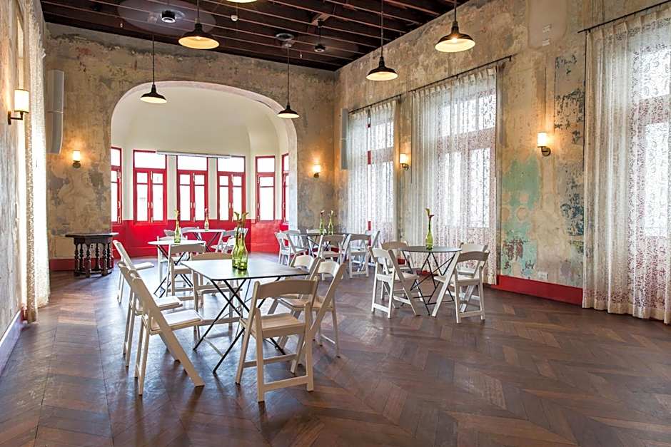 American Trade Hotel