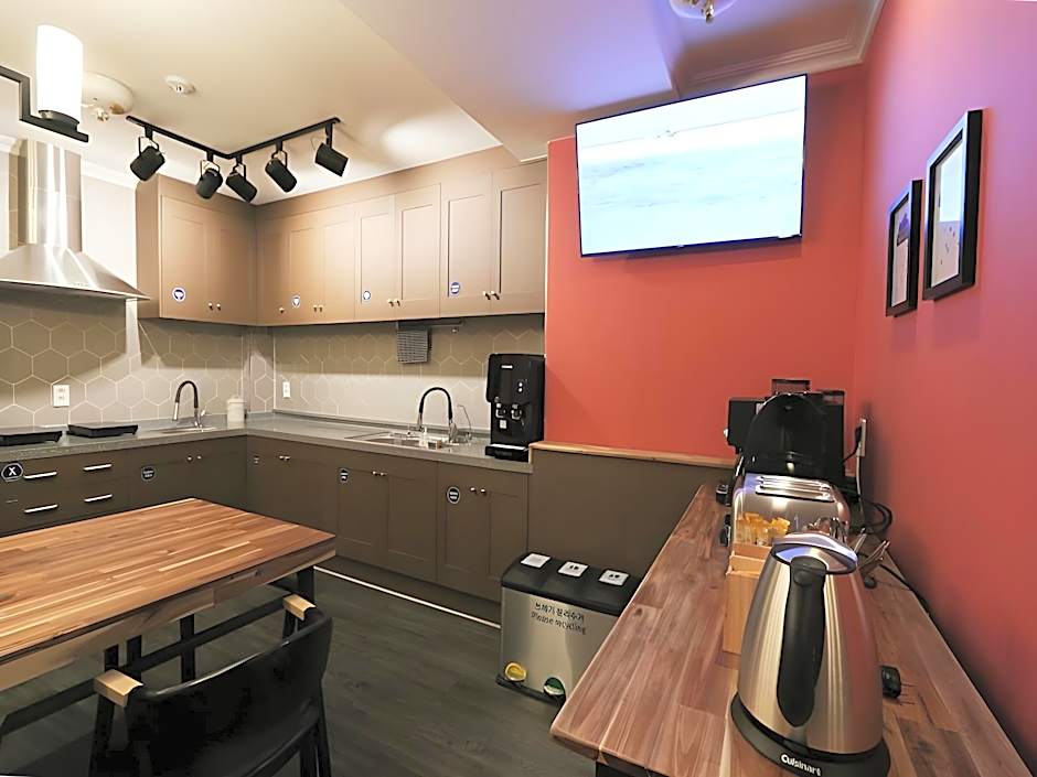 Blueboat Hostel Jeonju (Korea Quality)