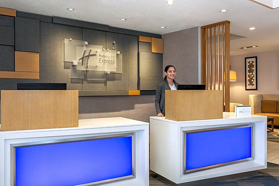 Holiday Inn Express and Suites Redding By IHG