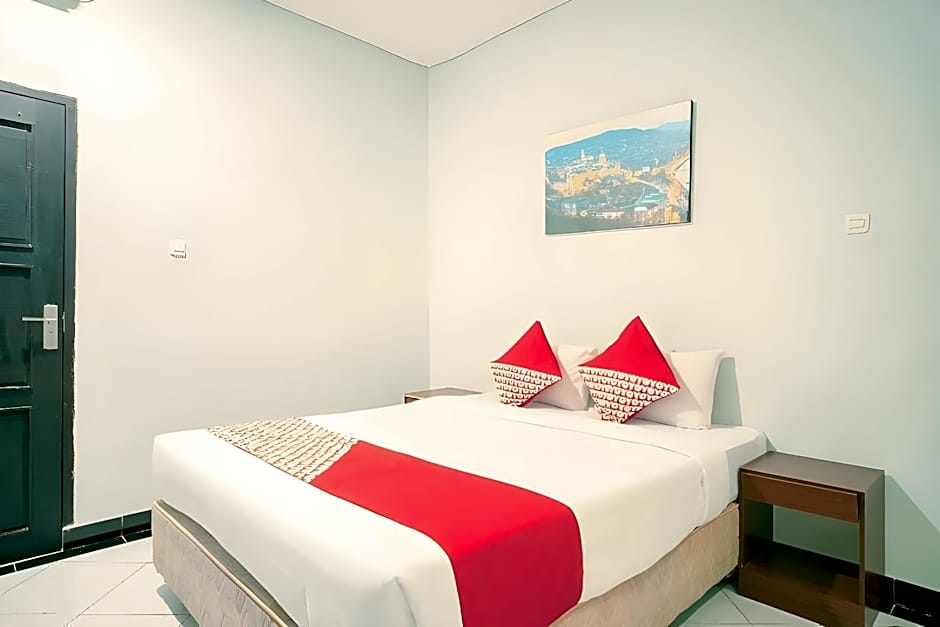 Hotel O Makassar near Mall Panakukkang formerly Sayang Home Stay