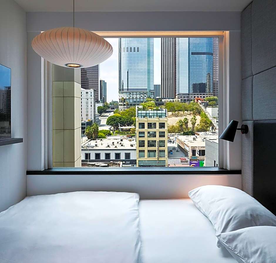 citizenM Los Angeles Downtown