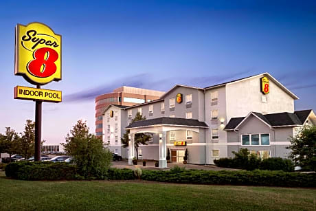 Super 8 by Wyndham Ajax/Toronto On