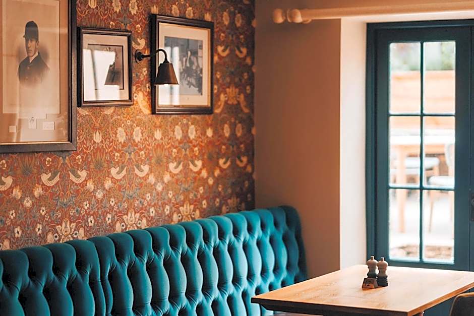 Cat and Custard Pot Inn