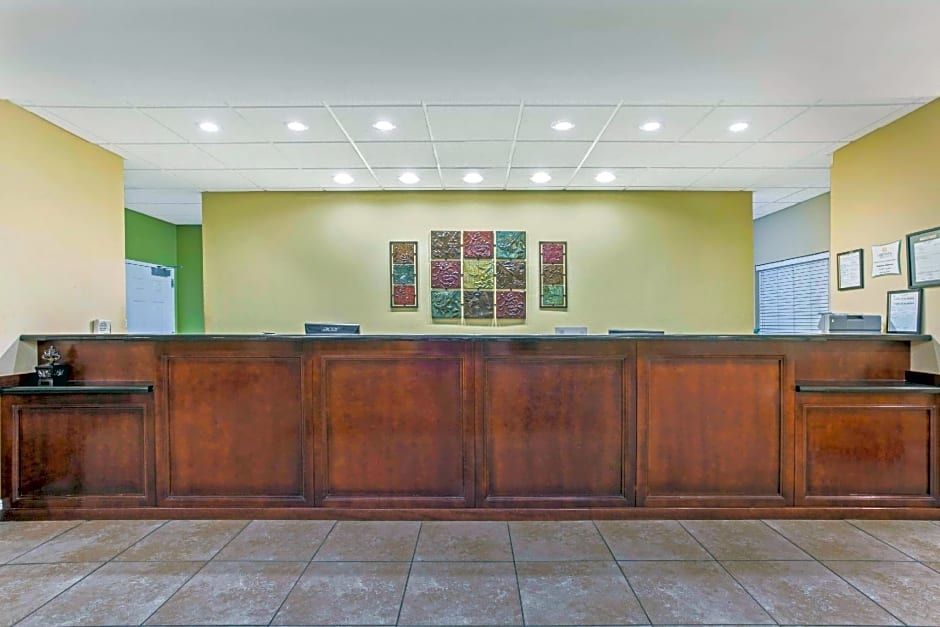 La Quinta Inn & Suites by Wyndham Mobile Satsuma / Saraland